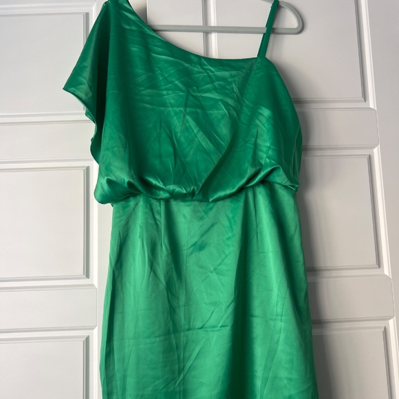Green dress - Picture 2 of 4